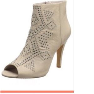 Vince Camuto open toed booties mint condition